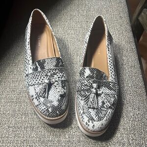 Preston York snakeskin print shoes size 9.5. A199